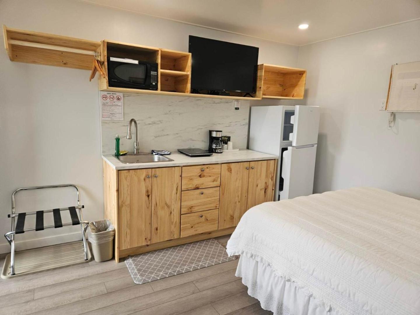 Quest Motel Whitewood Esterno foto