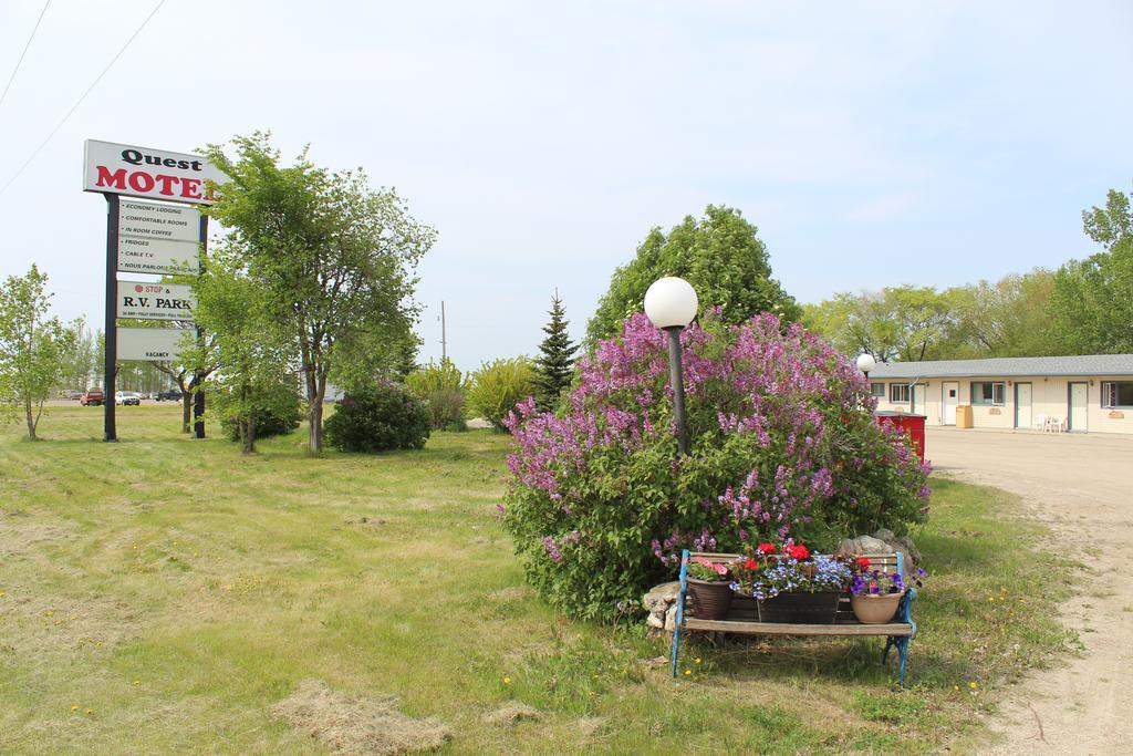 Quest Motel Whitewood Esterno foto