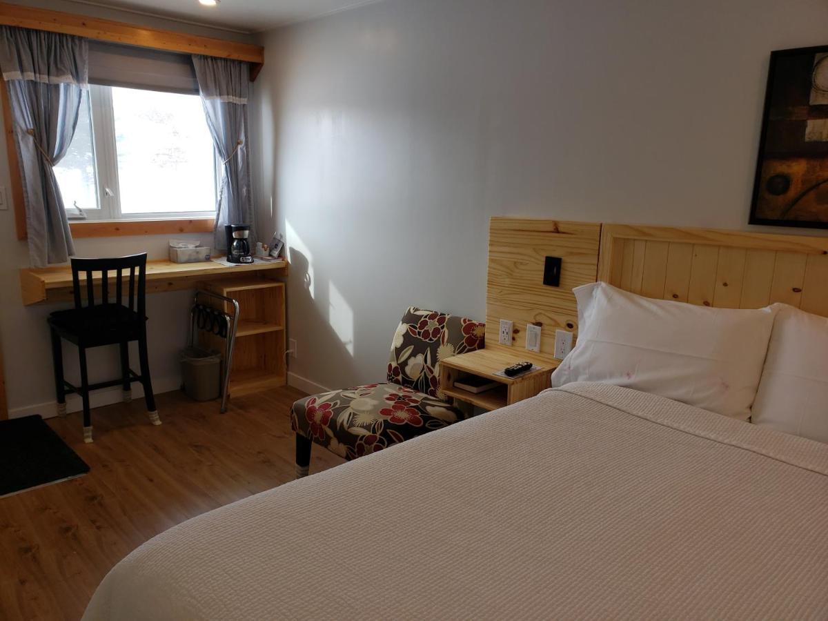 Quest Motel Whitewood Esterno foto
